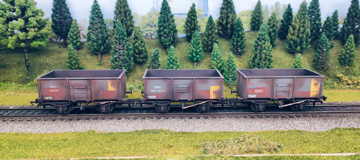 Accurascale Exclusive 16-Tonne Mineral British Steel Scrap Weathered Model Railway Wagons_OO_ - Set of 3