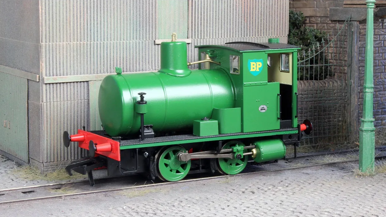 Rapido_Trains_UK_Exclusive_BP_Fireless_Model_Railway_Locomotive_OO_DCC-Sound_2