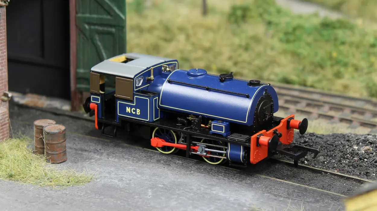 Rapido Trains UK Exclusive NCB Bagnall Model Railway Locomotive_OO_DCC - Ready 3